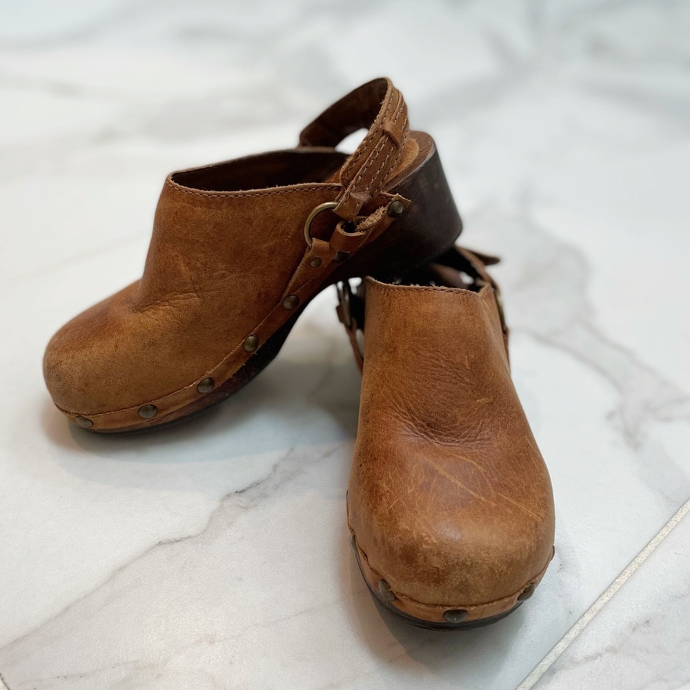 Vintage 90s Gap Leather Clogs